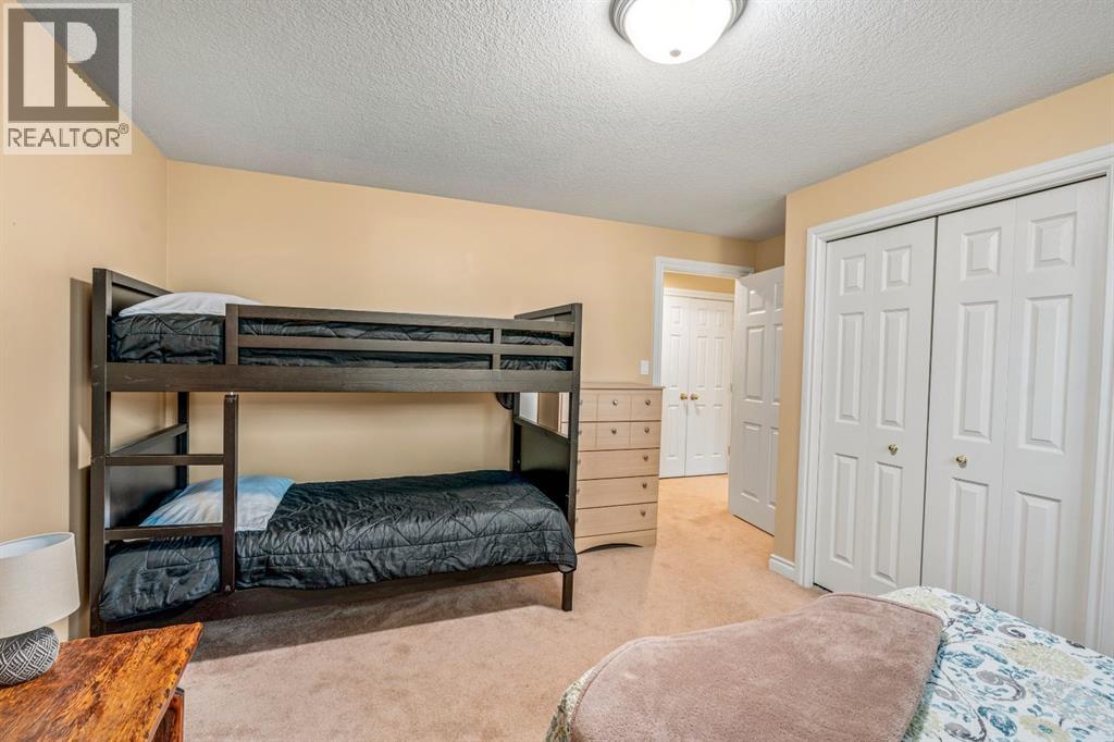305 9 Street W Property Photo 28