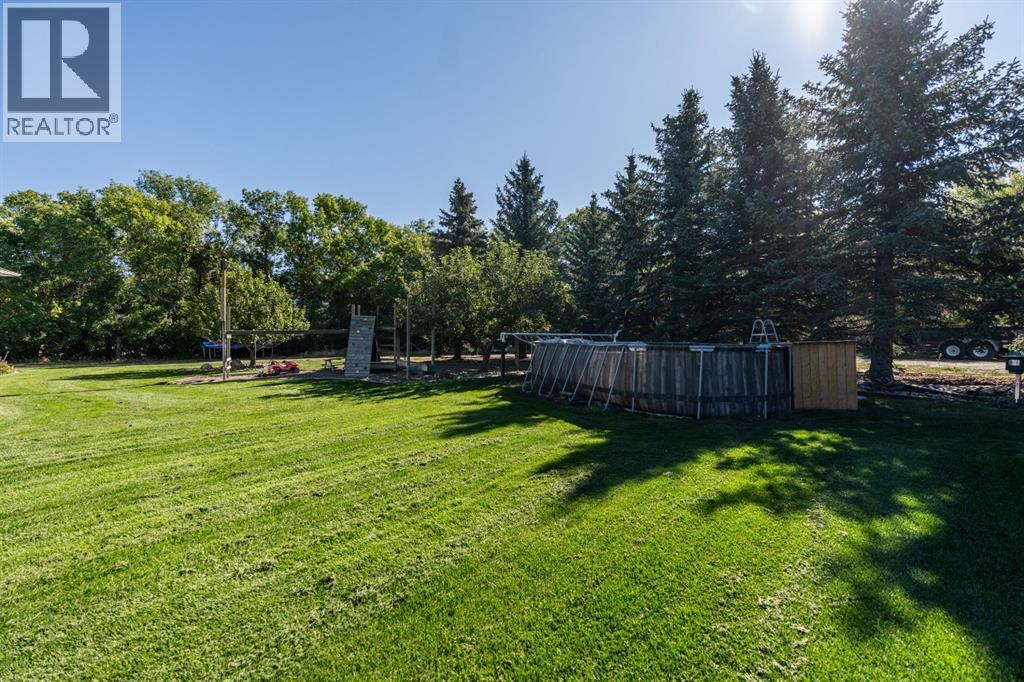 305 9 Street W Property Photo 34
