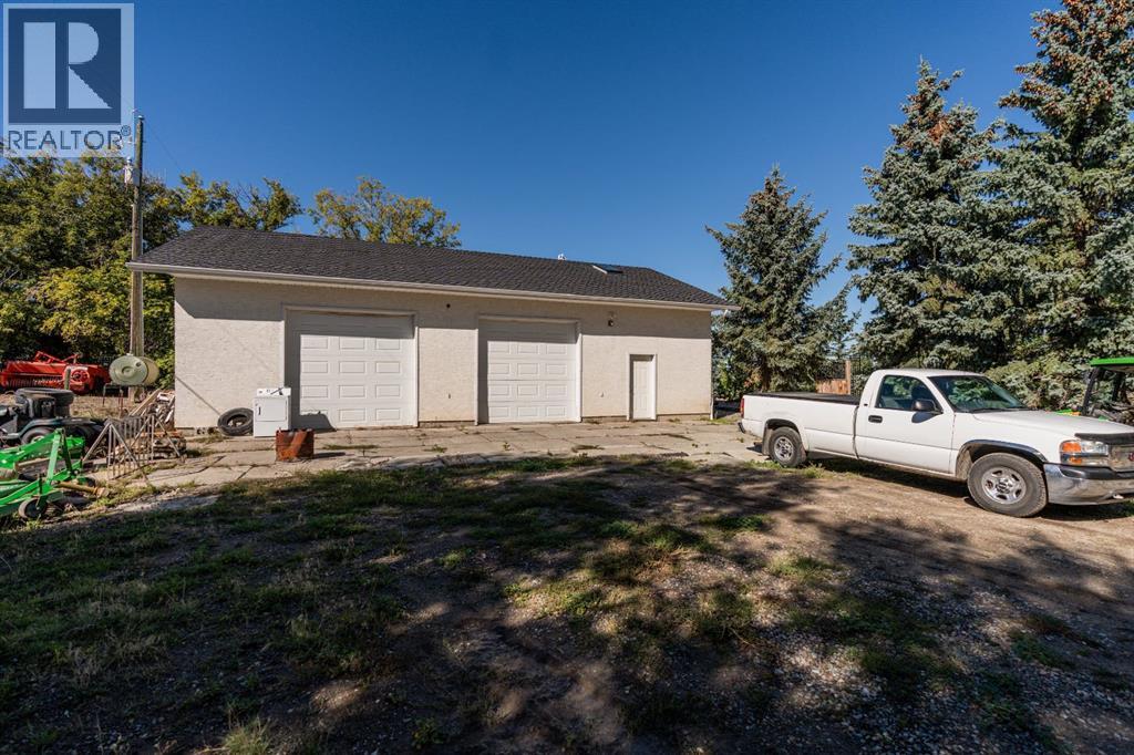 305 9 Street W Property Photo 36