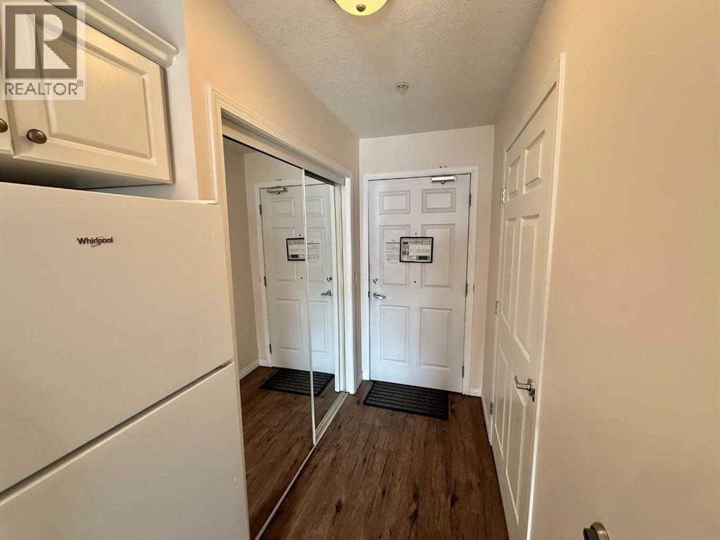 10402 111 Street Property Photo 3
