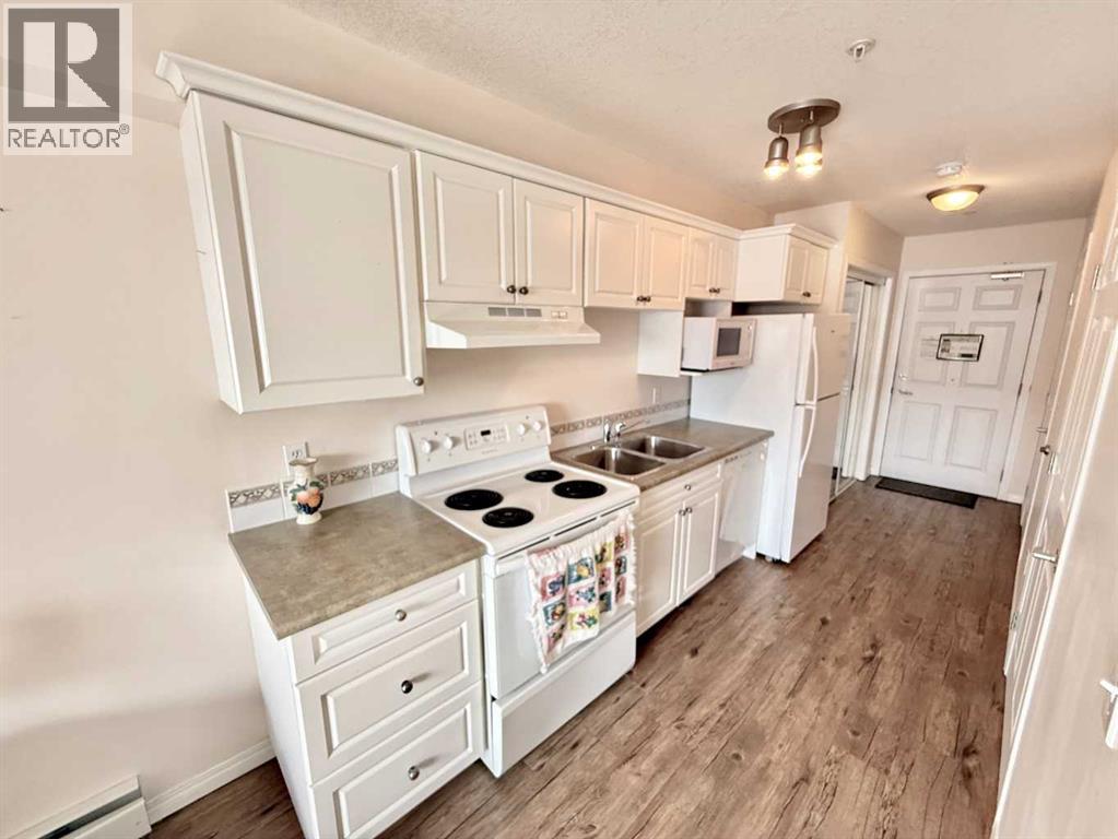 10402 111 Street Property Photo 4