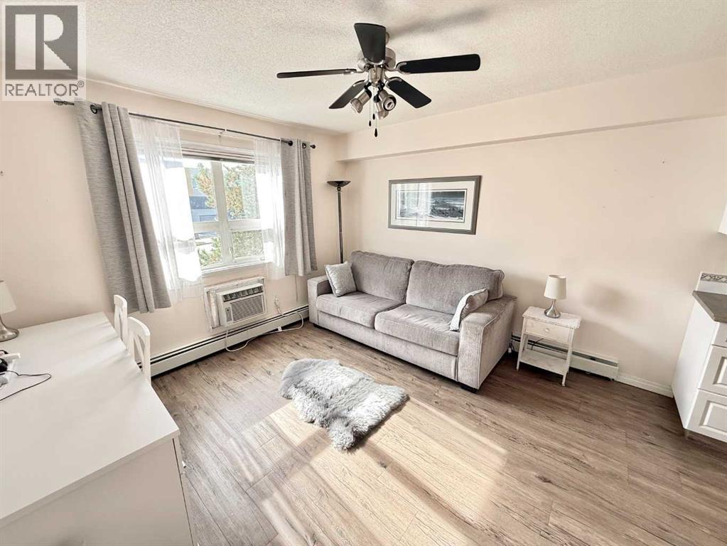 10402 111 Street Property Photo 6