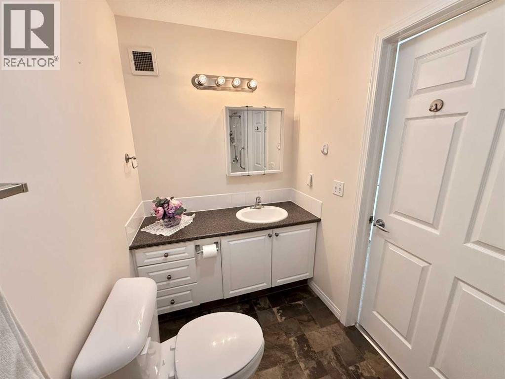 10402 111 Street Property Photo 9