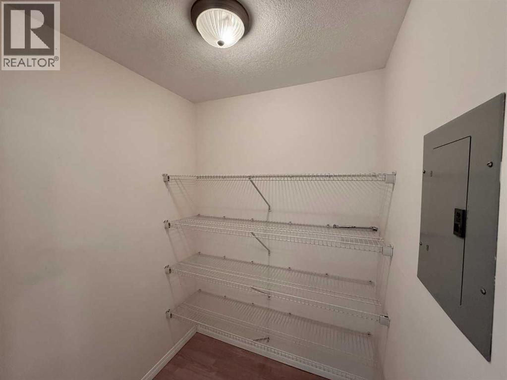 10402 111 Street Property Photo 10