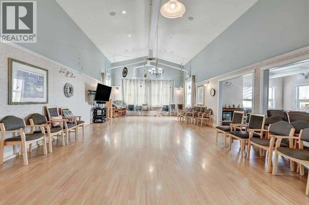 10402 111 Street Property Photo 11