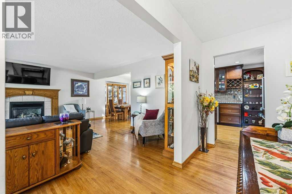 7804 7 Street Sw Property Photo 6
