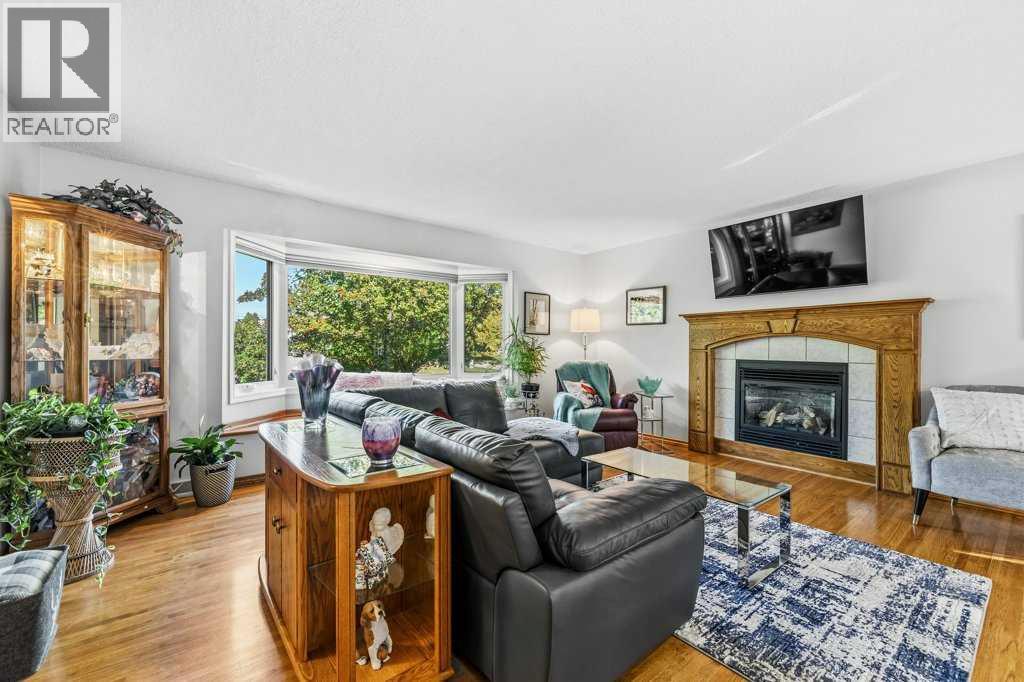 7804 7 Street Sw Property Photo 8