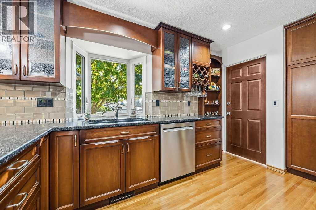 7804 7 Street Sw Property Photo 21