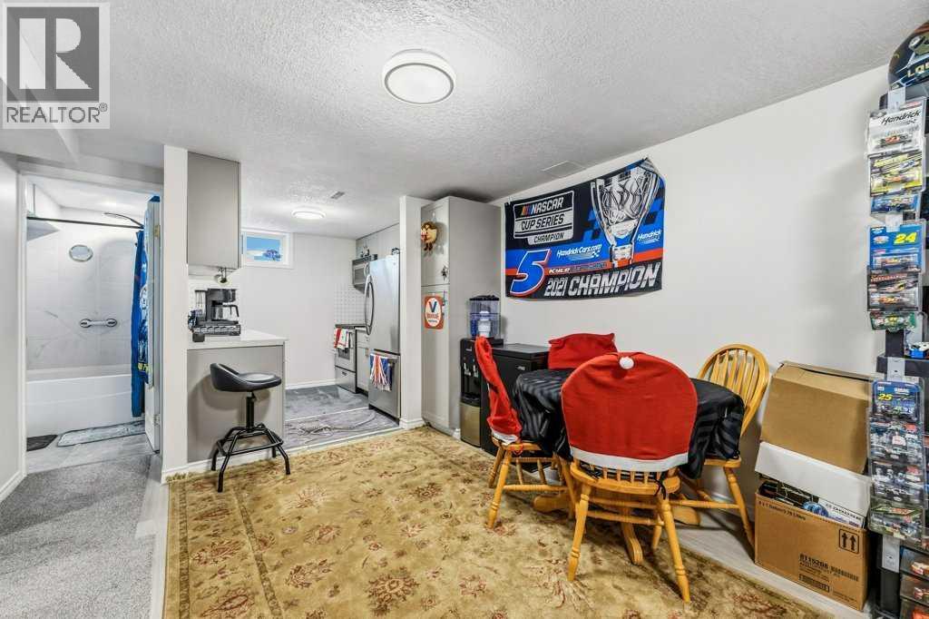 7804 7 Street Sw Property Photo 37