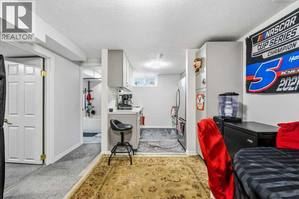 7804 7 Street Sw Property Photo 38