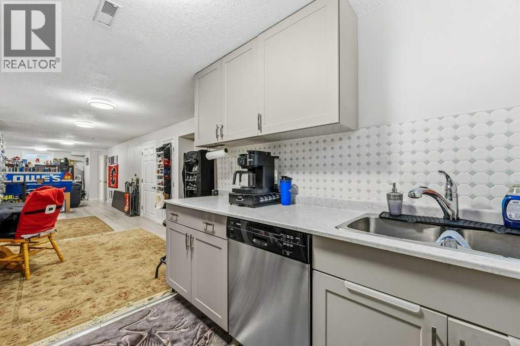 7804 7 Street Sw Property Photo 40