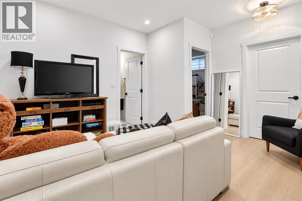 140 25 Avenue Ne Property Photo 29