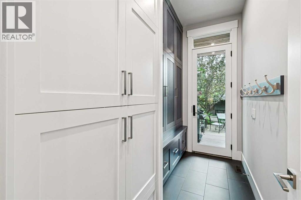 1940 48 Avenue Sw Property Photo 17