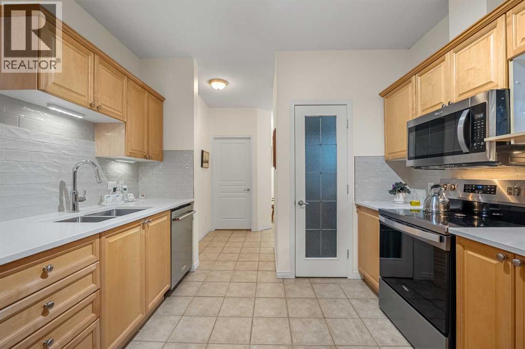 1104 Lake Fraser Court Southeast Property Photo 4