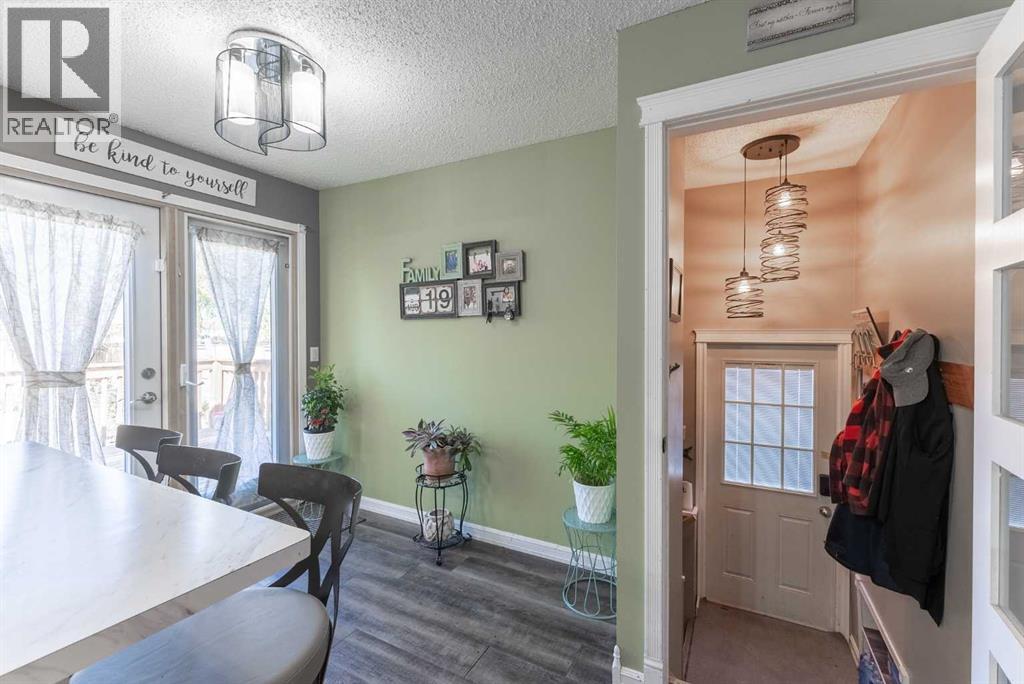 43 Ash Street W Property Photo 6