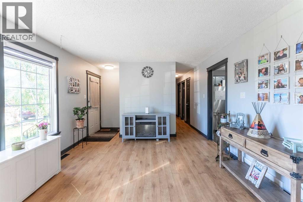 43 Ash Street W Property Photo 8