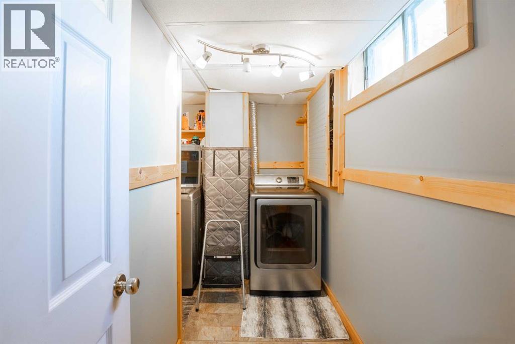 43 Ash Street W Property Photo 18