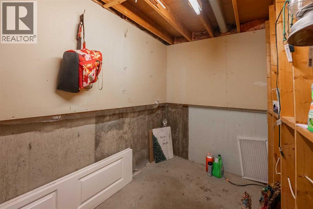 43 Ash Street W Property Photo 19