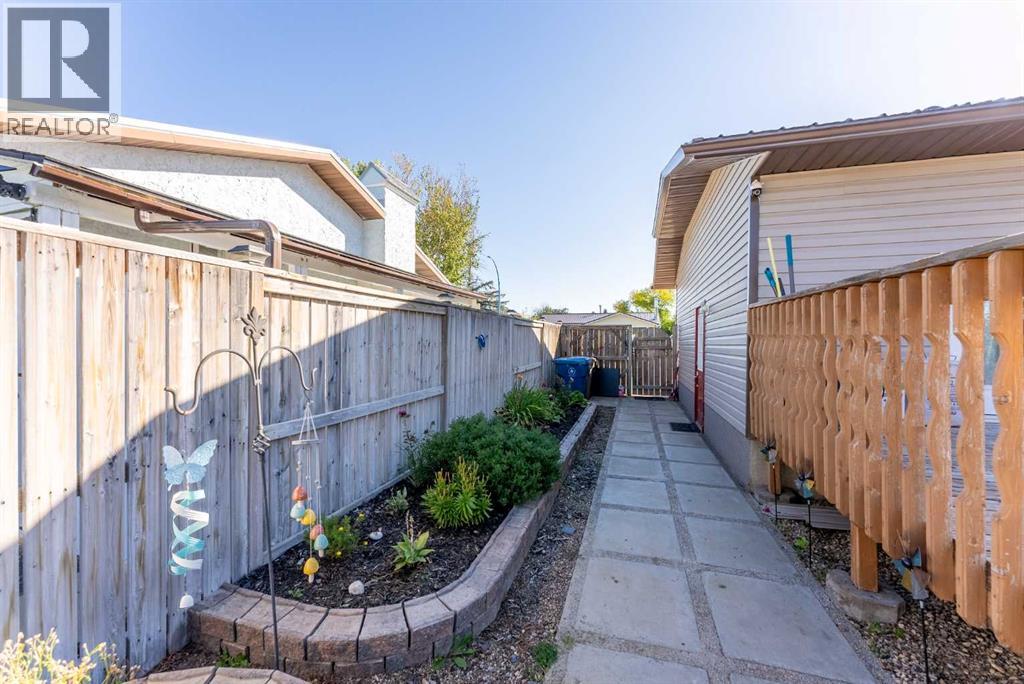 43 Ash Street W Property Photo 21