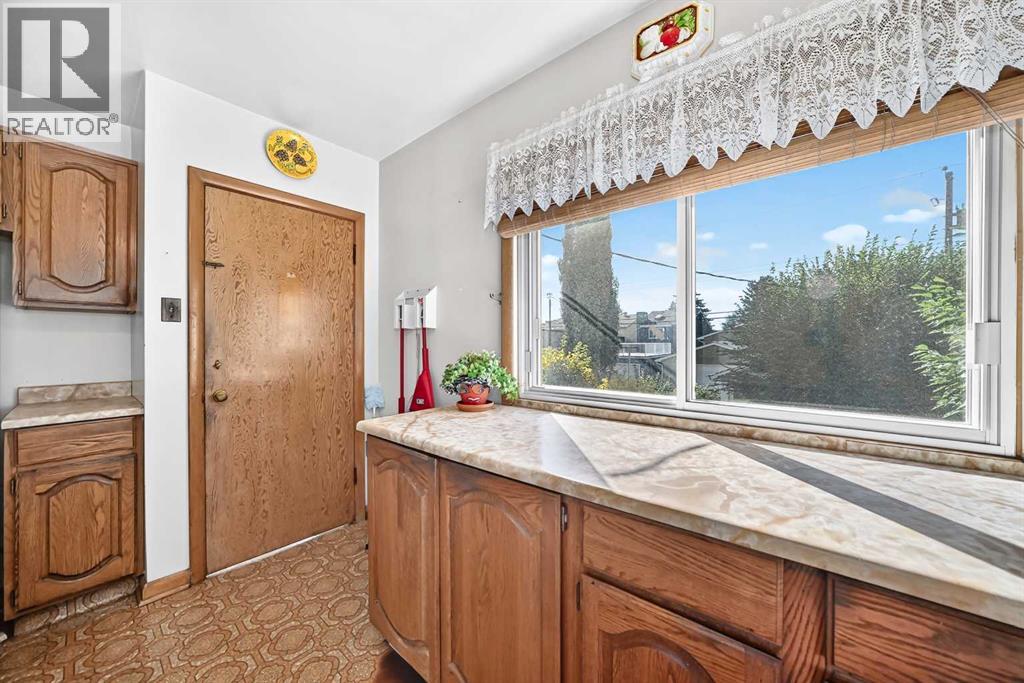 435 51 Avenue Property Photo 19