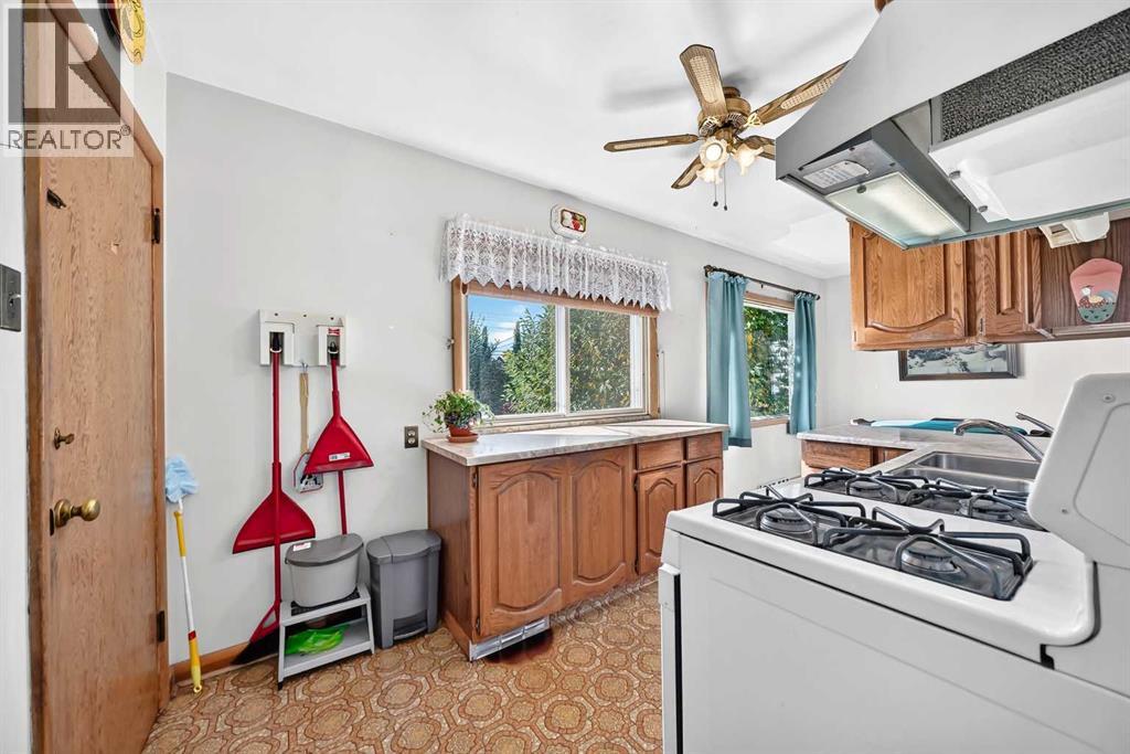 435 51 Avenue Property Photo 20