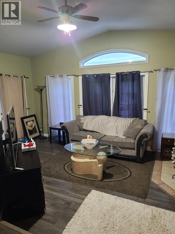 5211 50 Avenue Property Photo 10