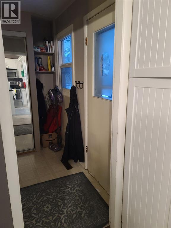 5211 50 Avenue Property Photo 12