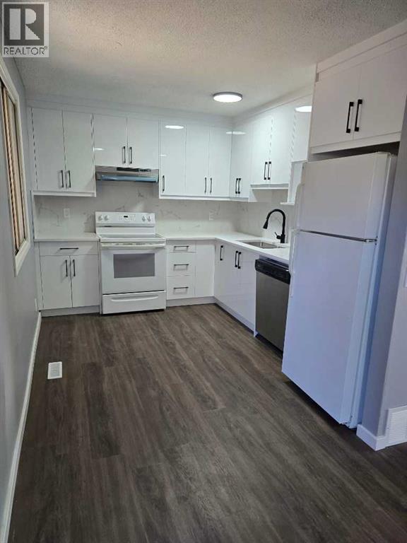 215 Pineset Place Ne Property Photo 3