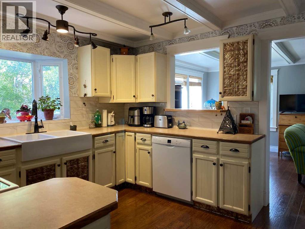 13302 15 Avenue Property Photo 11