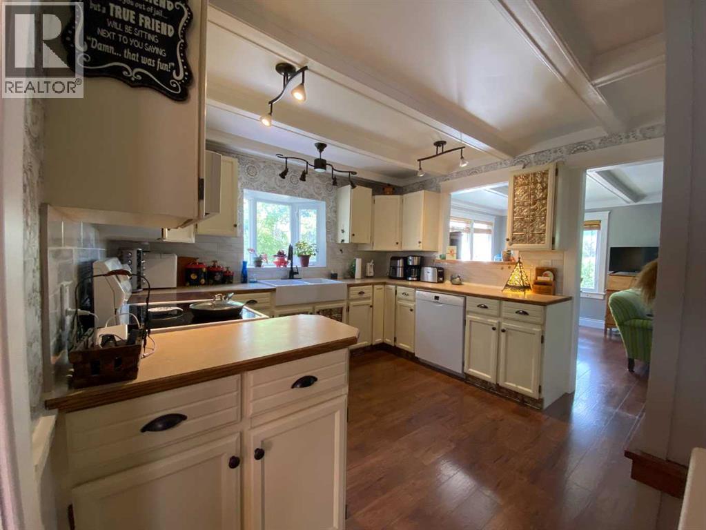 13302 15 Avenue Property Photo 11