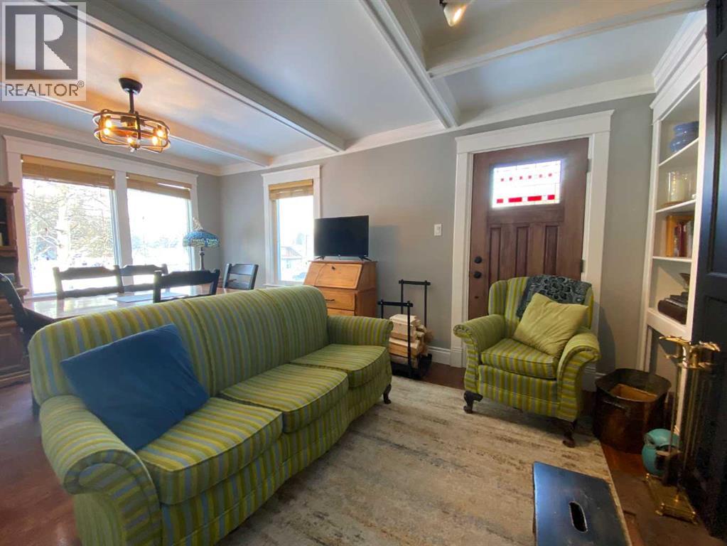 13302 15 Avenue Property Photo 12