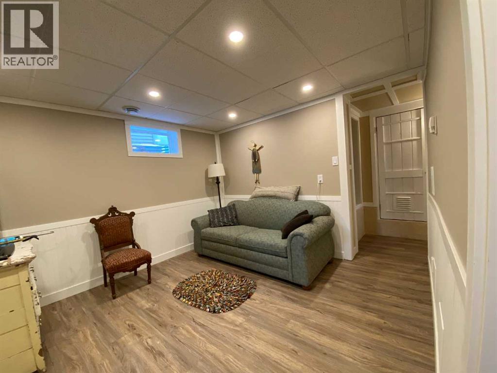 13302 15 Avenue Property Photo 27