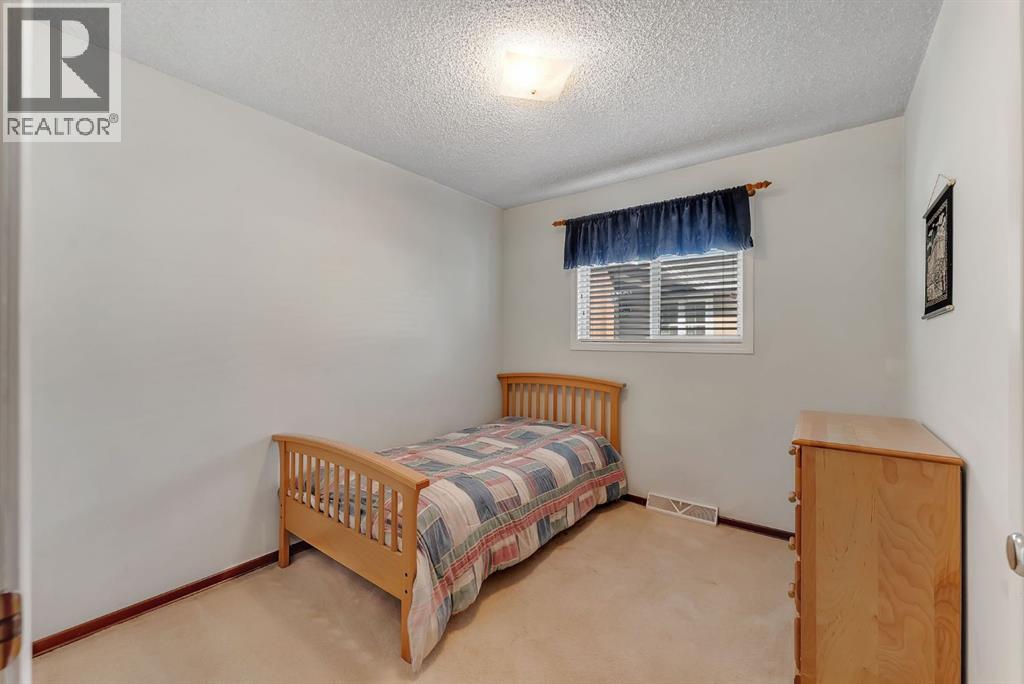 9524 3 Street Se Property Photo 16
