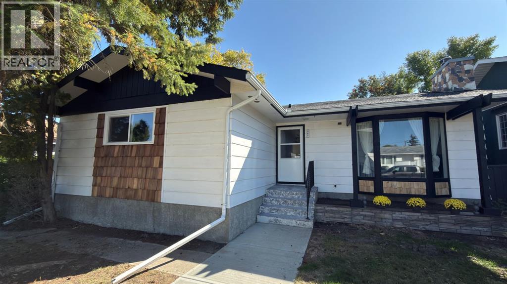 307 6 Avenue W Property Photo 1