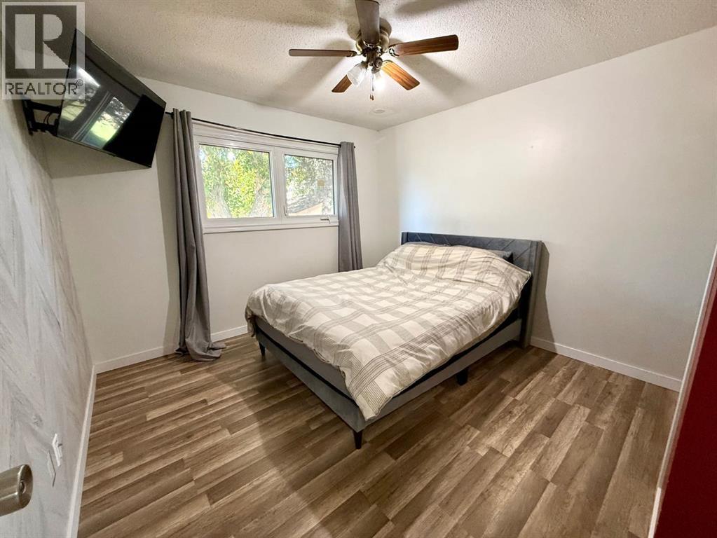 921 Ellis Crescent Se Property Photo 14