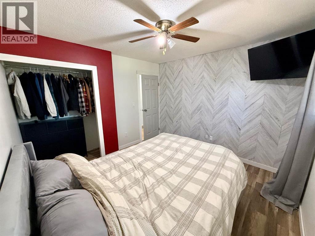 921 Ellis Crescent Se Property Photo 15