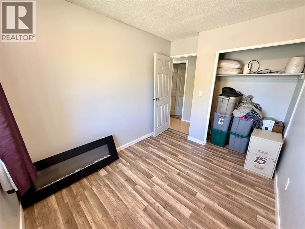 921 Ellis Crescent Se Property Photo 17