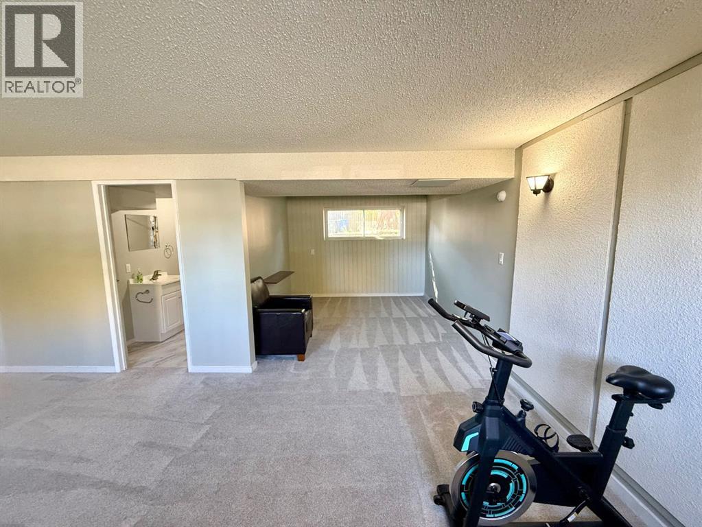 921 Ellis Crescent Se Property Photo 23