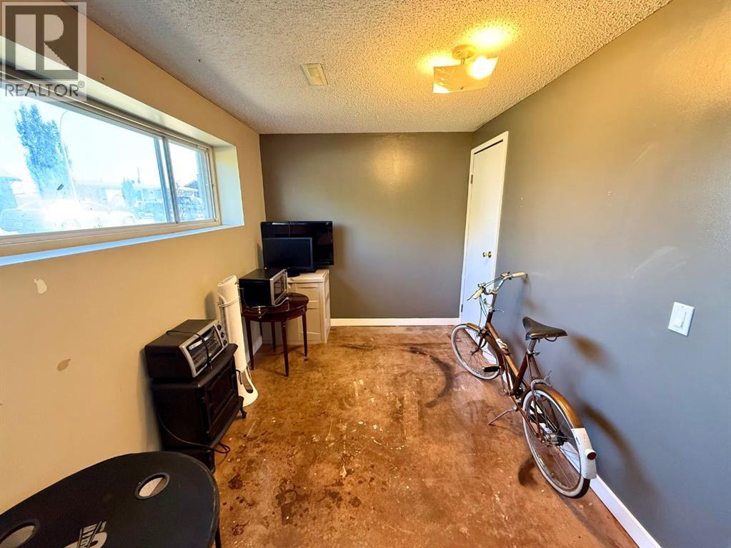 921 Ellis Crescent Se Property Photo 29