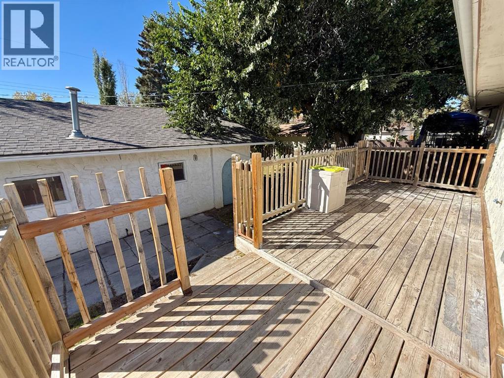 921 Ellis Crescent Se Property Photo 30
