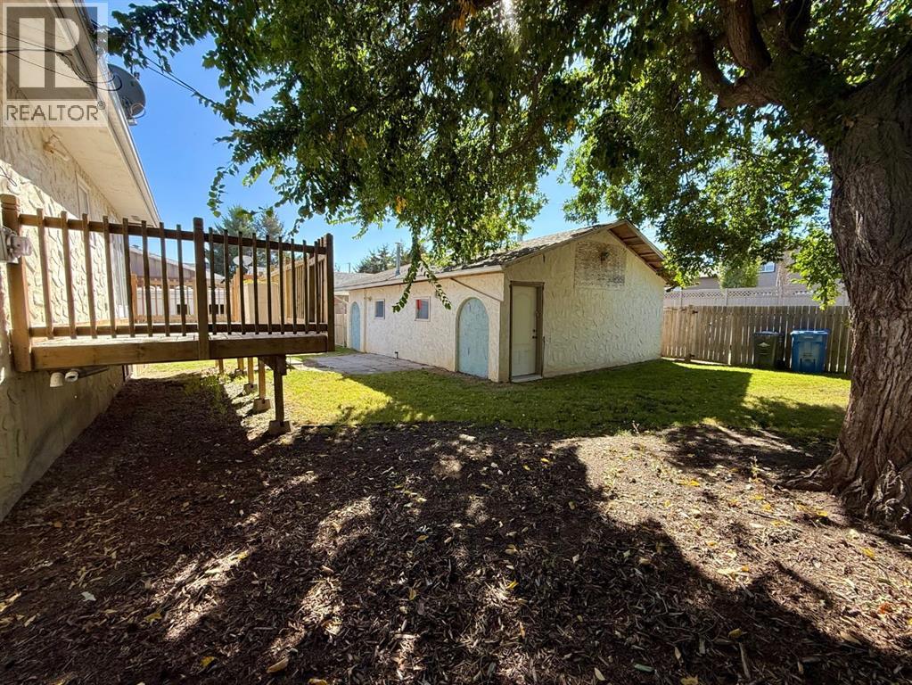 921 Ellis Crescent Se Property Photo 32