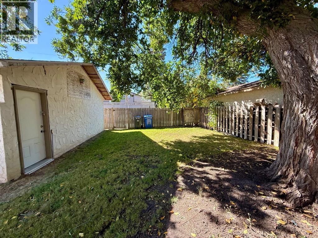 921 Ellis Crescent Se Property Photo 33