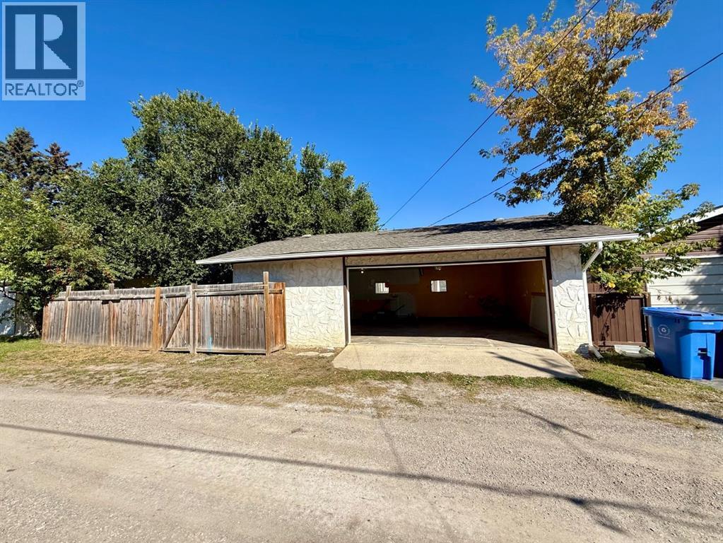 921 Ellis Crescent Se Property Photo 38