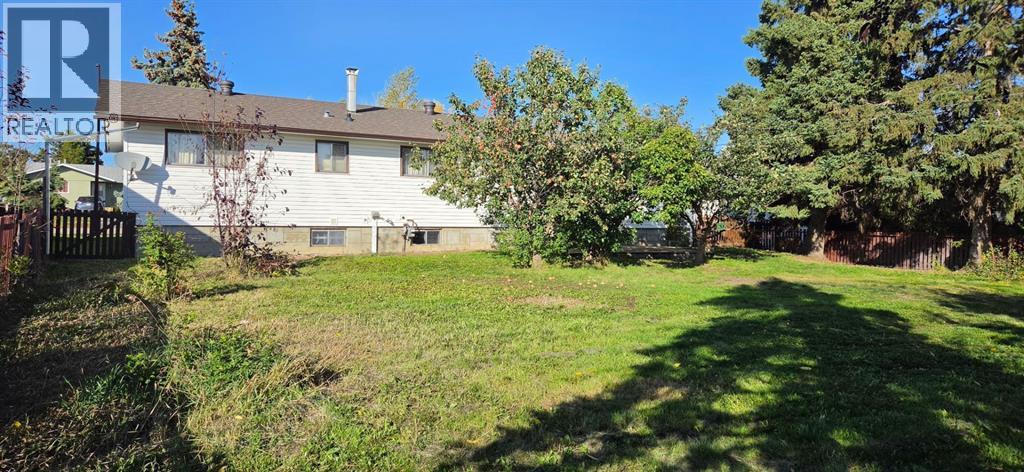 11221 102 Avenue Property Photo 2