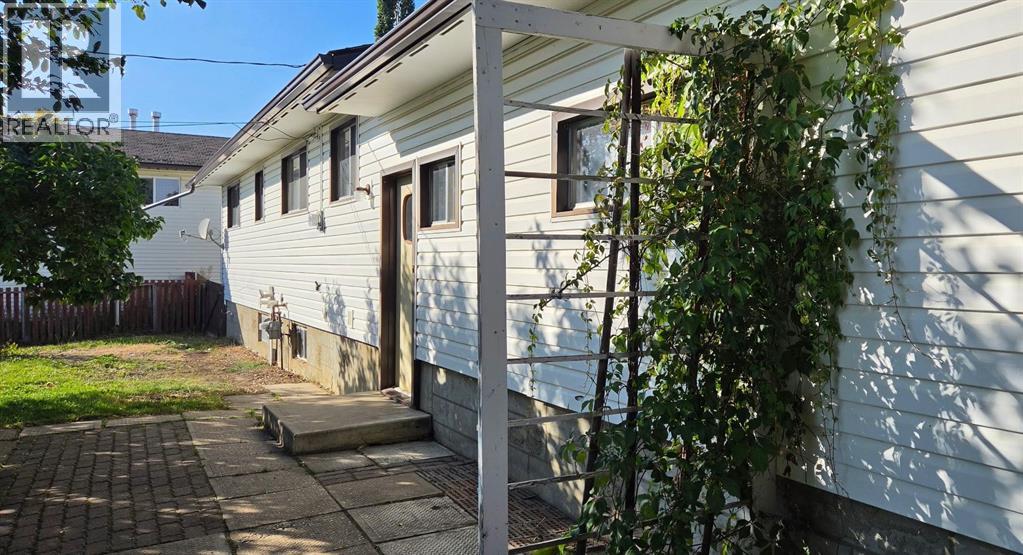 11221 102 Avenue Property Photo 5