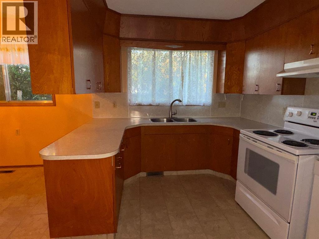 11221 102 Avenue Property Photo 11