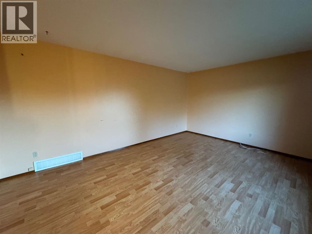 11221 102 Avenue Property Photo 17