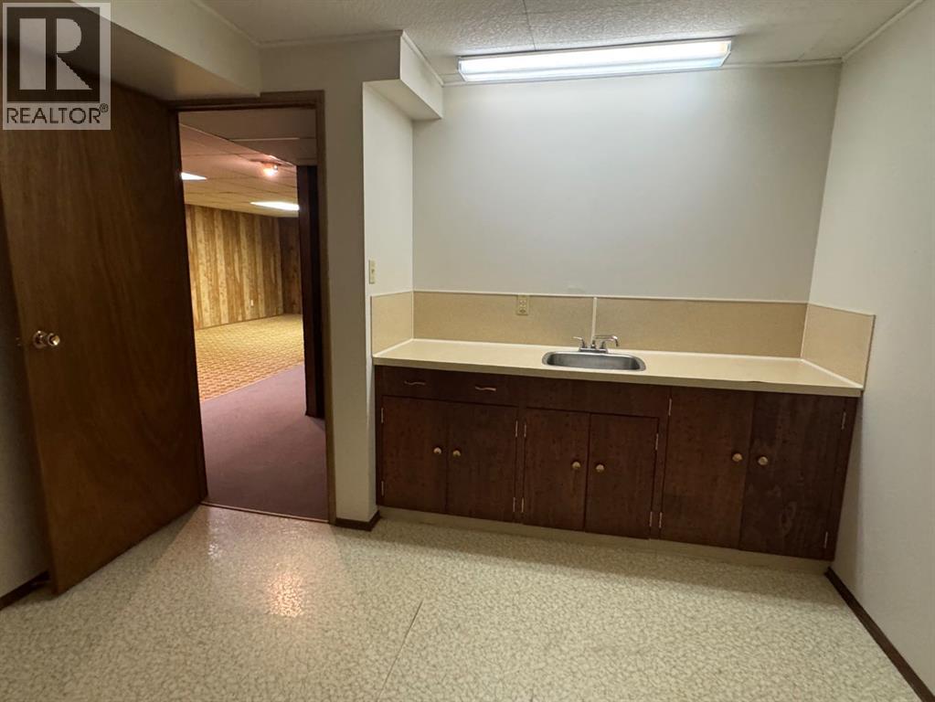 11221 102 Avenue Property Photo 36