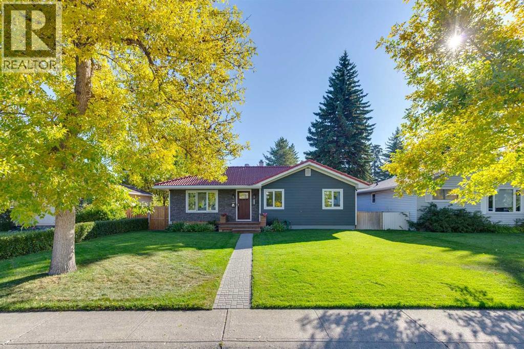 4212 45 Street Sw Property Photo 1