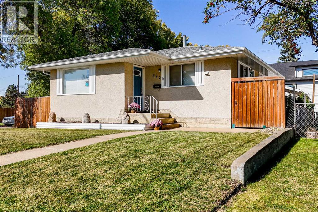 5420 50 Avenue Property Photo 1